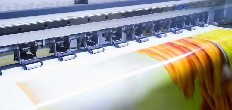 Format large inkjet printer working on yellow vinyl banner